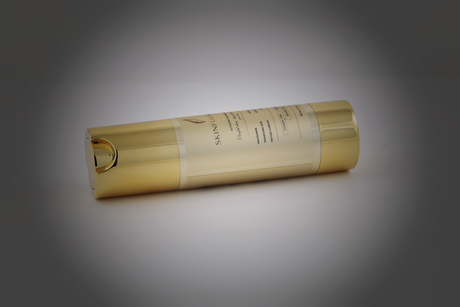 Lumis Activating Treatment Gel 80 ml bottle detail, studio spotlight